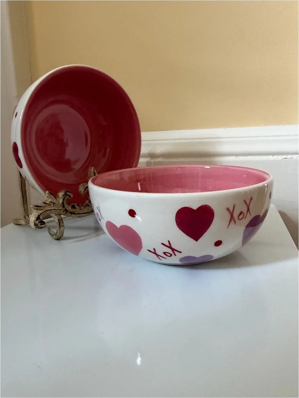 Ceramic glazed cereal ice cream bowls with XOX and hearts theme. Set of 5